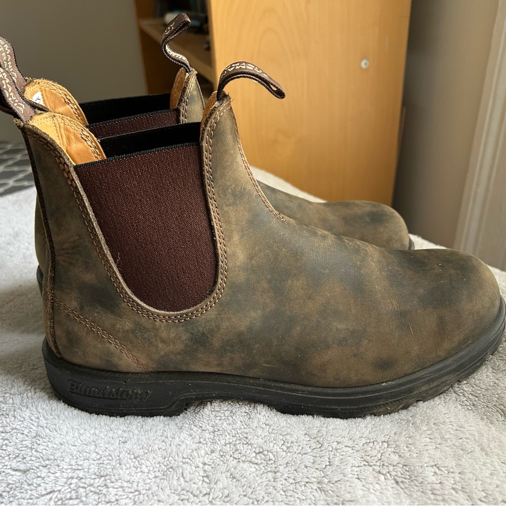 Blundstone Distressed Brown Boots size 40 (or Blundstone 7) fits Women’s 10